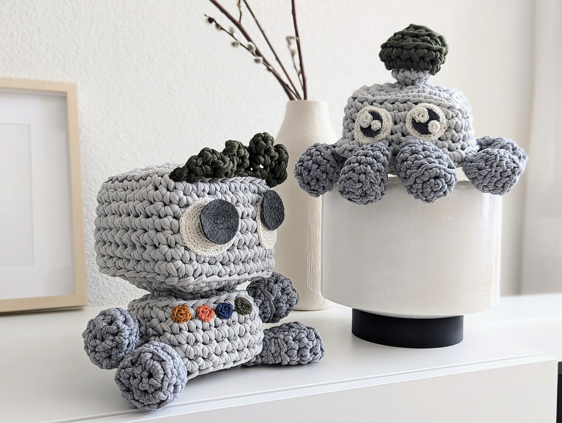 robot and alien amigurumis